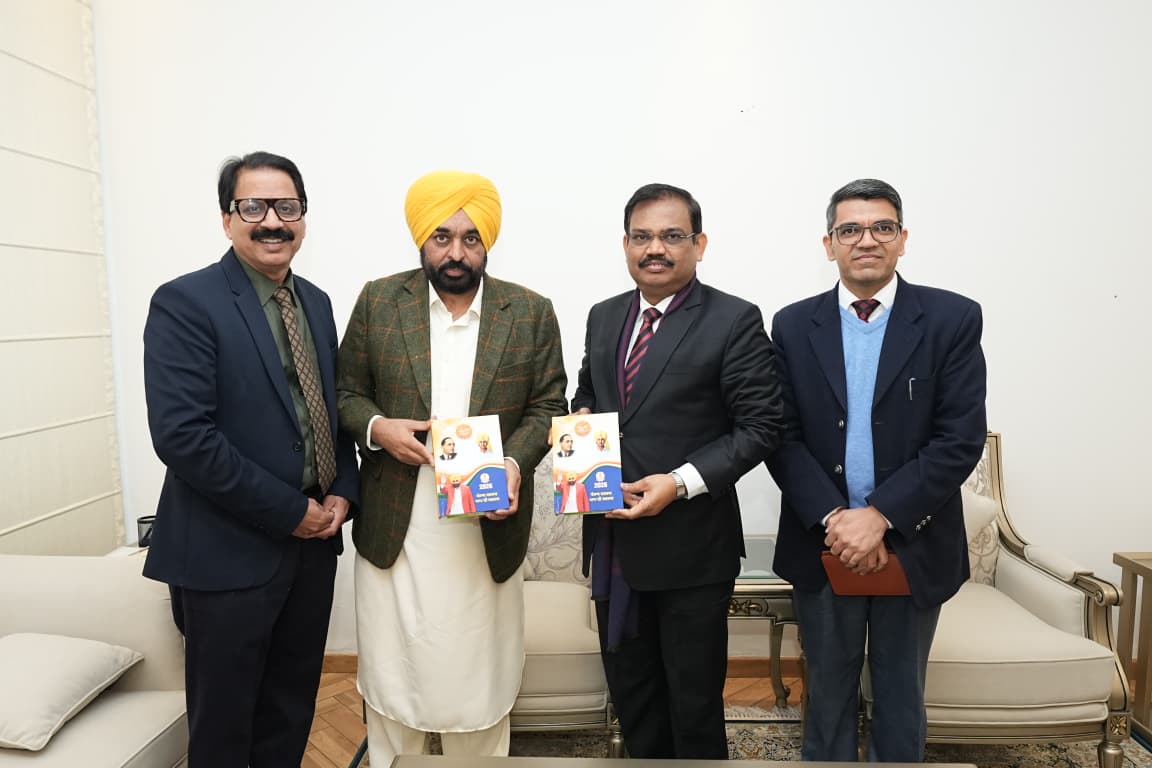 CM ਮਾਨ ਵੱਲੋਂ ਪੰਜਾਬ ਸਰਕਾਰ ਦੀ ਸਾਲ 2026 ਦੀ ਡਾਇਰੀ ਅਤੇ ਕੈਲੰਡਰ ਜਾਰੀ