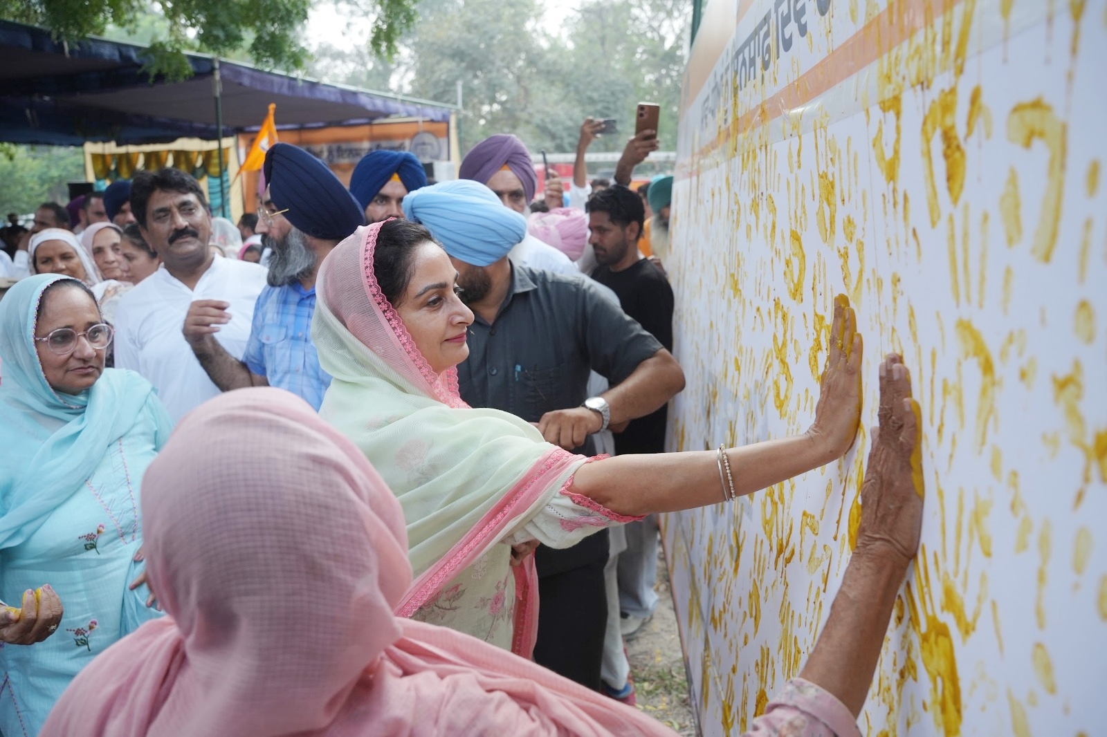 AAP following policy of shielding drug traffickers & torturing those who expose them – Harsimrat K Badal