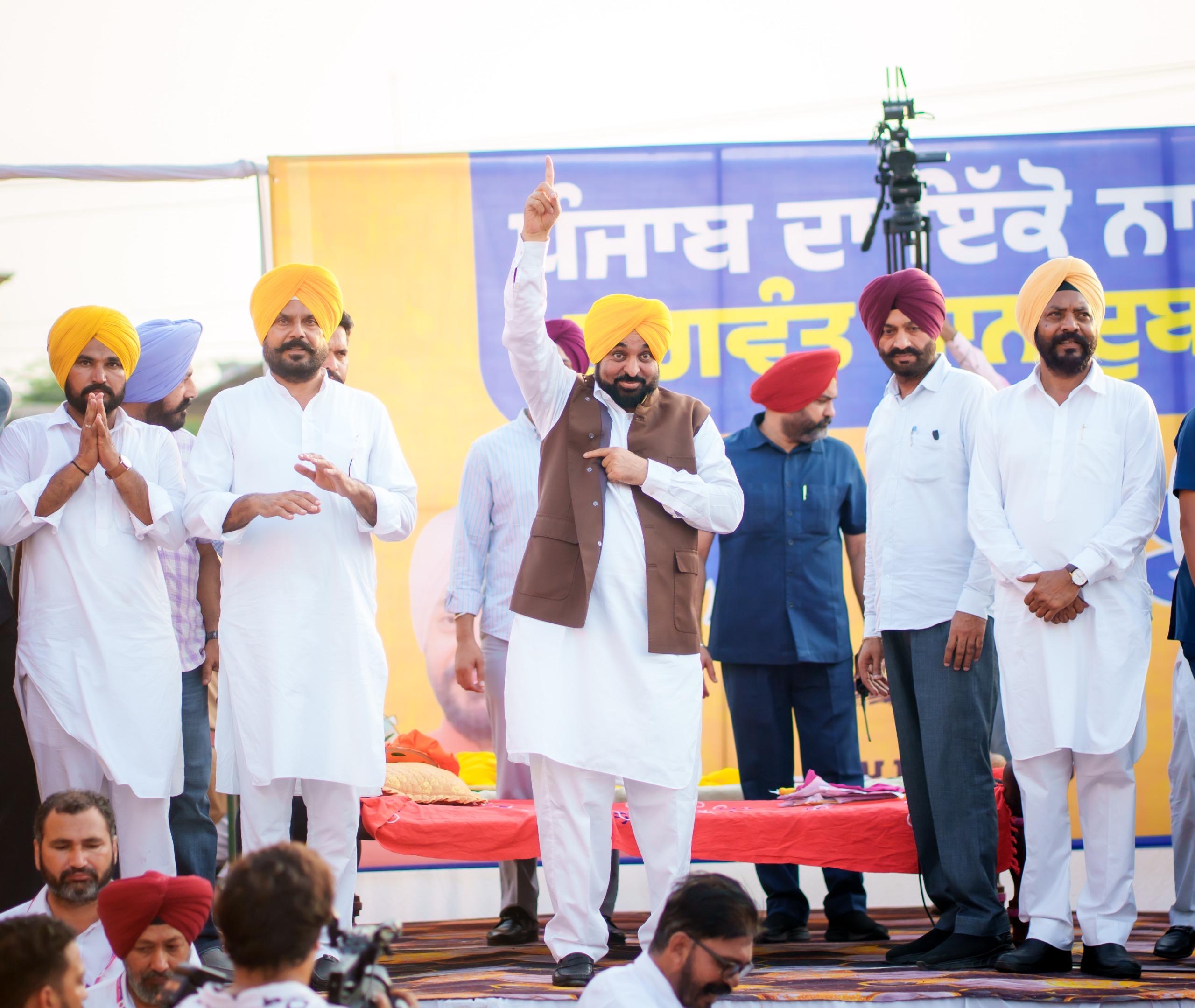 ਬਠਿੰਡਾ ‘ਚ ਲੋਕ ਮਿਲਣੀ ਦੌਰਾਨ ਭਗਵੰਤ ਮਾਨ ਦਾ ਵਿਰੋਧੀਆਂ ‘ਤੇ ਹਮਲਾ, ਕਿਹਾ- ਪੰਜਾਬ ਨੂੰ ਲੁੱਟਣ ਦਾ ਮੌਕਾ ਲੱਭ ਰਹੇ ਨੇ ਵਿਰੋਧੀ