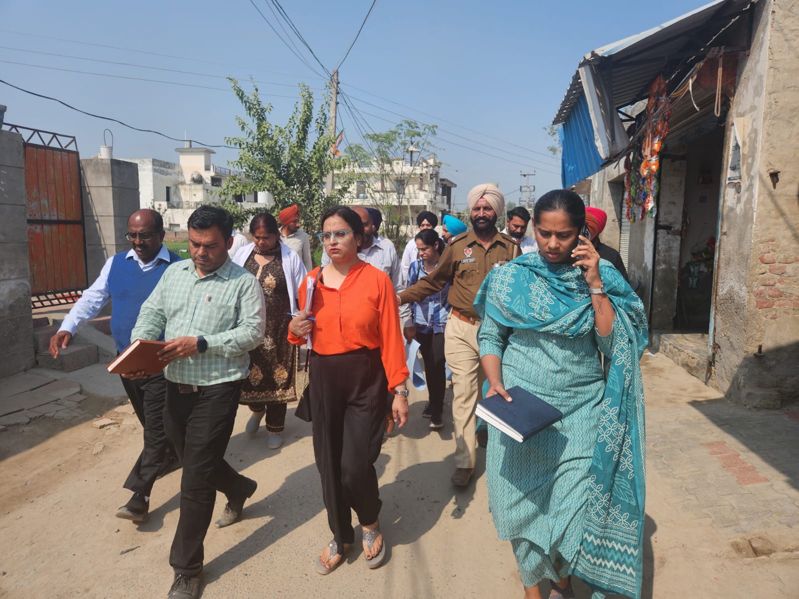 ਚੰਡੀਗੜ੍ਹ ਤੋਂ ਆਈ ਟੀਮ ਨੇ ਪਿੰਡ ਹਜ਼ਾਰਾ ਸਿੰਘ ਵਾਲਾ ਦਾ ਕੀਤਾ ਦੌਰਾ
