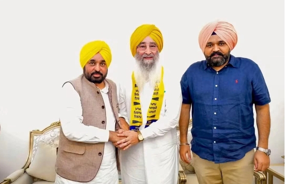 Big News  # ਰਵਿੰਦਰ ਸਿੰਘ ਬ੍ਰਹਮਪੁਰਾ ਨੇ ਫੜਿਆ ਆਪ ਦਾ ਪੱਲਾ, CM ਮਾਨ ਨੇ ਖੁਦ ਪਾਰਟੀ 'ਚ ਕਰਵਾਇਆ ਸ਼ਾਮਿਲ