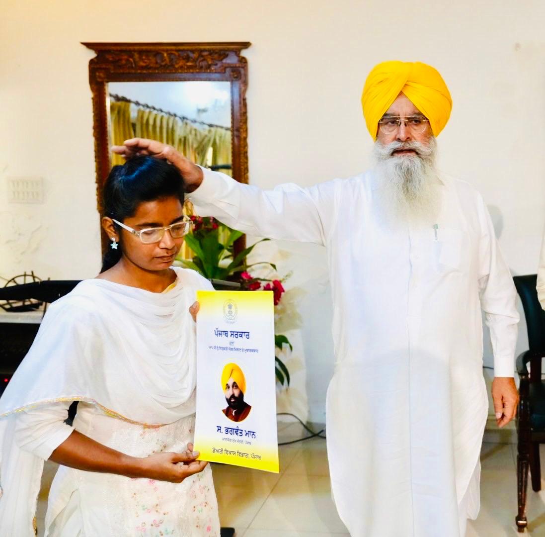 GURMEET SINGH KHUDIAN HANDS OVER JOB LETTERS TO 23 RECRUITS IN DAIRY DEVELOPMENT DEPT.