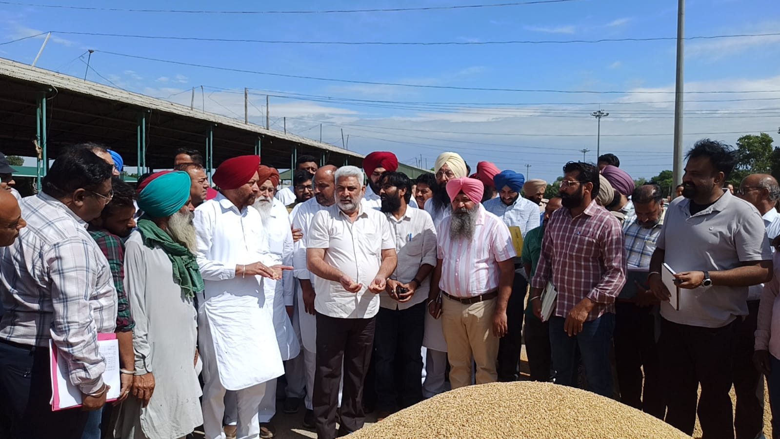 ਖੁਰਾਕ ਸਿਵਲ ਸਪਲਾਈ ਮੰਤਰੀ ਸ੍ਰੀ ਲਾਲ ਚੰਦ ਕਟਾਰੂਚੱਕ ਨੇ ਝੋਨੇ ਦੀ ਖਰੀਦ ਦਾ ਲਿਆ ਜਾਇਜ਼ਾ