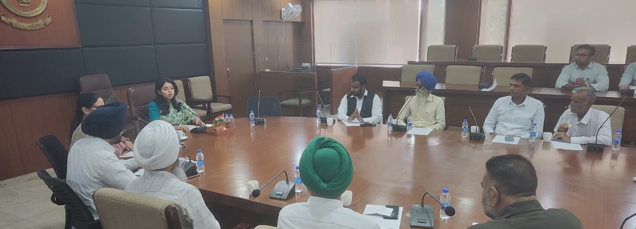 ਪੋਲਿੰਗ ਸਟੇਸ਼ਨਾਂ ਦੀ ਗਿਣਤੀ ਸਬੰਧੀ ਰਾਜਨੀਤਿਕ ਪਾਰਟੀਆਂ ਦੇ ਨੁਮਾਇੰਦਿਆਂ ਨਾਲ ਕੀਤਾ ਗਿਆ ਵਿਚਾਰ ਵਟਾਂਦਰਾ